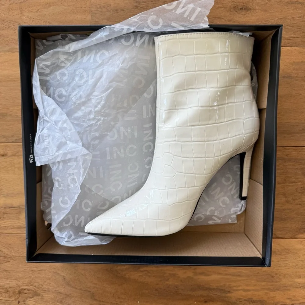 Brand New I.N.C. International Concepts White Stiletto Ankle Boots, Size 9, NWT - Picture 4 of 4